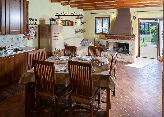 بيت للعطل Nocino - Regarda Travel لاتيزي