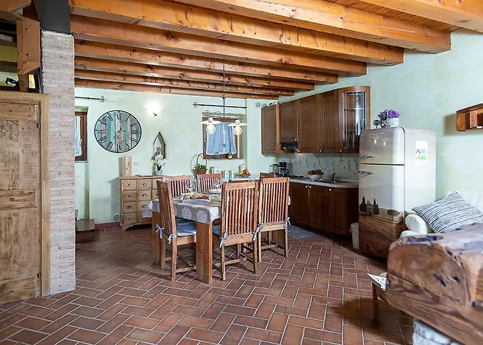 بيت للعطل Nocino - Regarda Travel