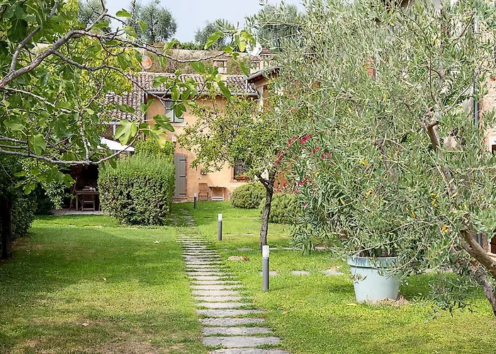 Nocino - Regarda Travel *