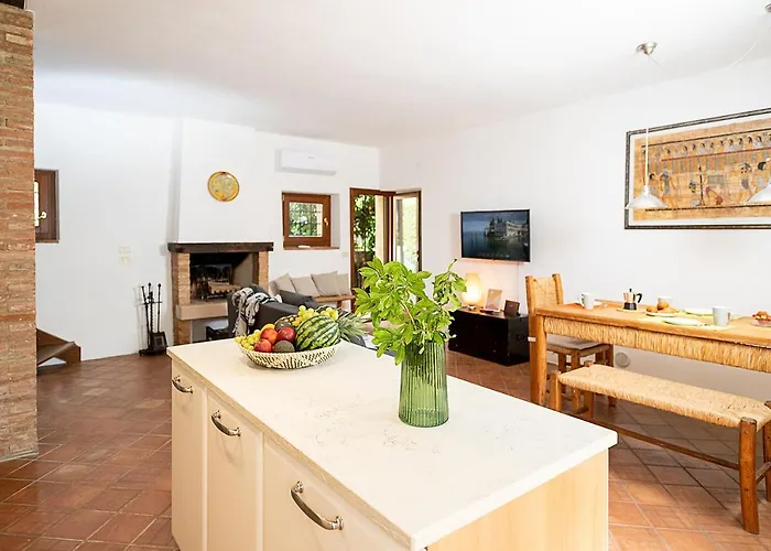 Nocino - Regarda Travel *