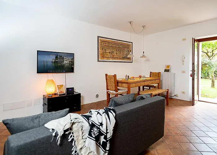 بيت للعطل Nocino - Regarda Travel