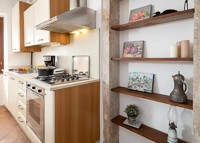 Nocino - Regarda Travel * لاتيزي