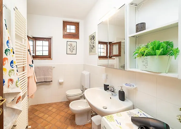 بيت للعطل Nocino - Regarda Travel *