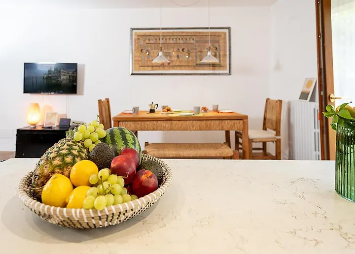 بيت للعطل Nocino - Regarda Travel لاتيزي