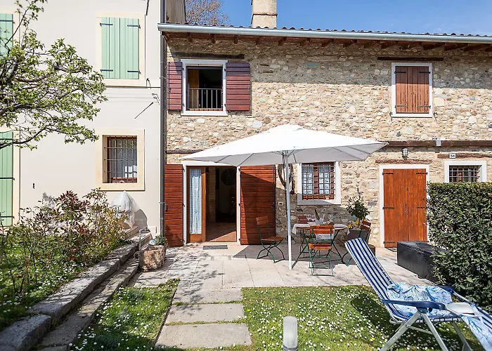 بيت للعطل Nocino - Regarda Travel